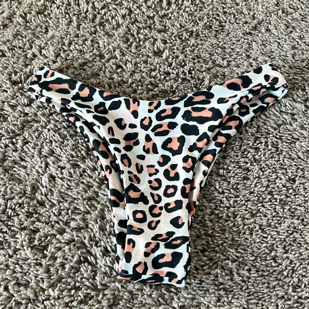 Cheeky swim bottoms